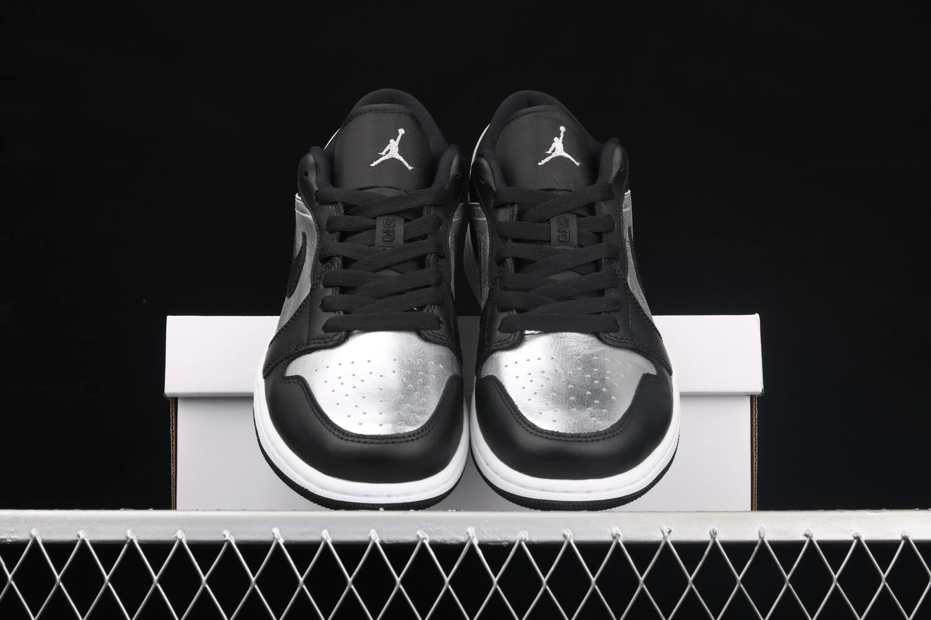 All categories Air Jordan Jordan series basketball shoes Air Jordan 1 Low G version pure original Air Jordan 1 Low AJ1 Joe 1 low-top black silver cultural and leisure sports sneakers DA5551-001